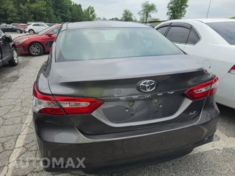 2018 Toyota Camry LE - miniatura 5