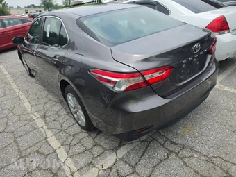 2018 Toyota Camry LE - miniatura 6