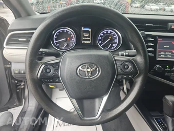 2018 Toyota Camry LE - miniatura 10