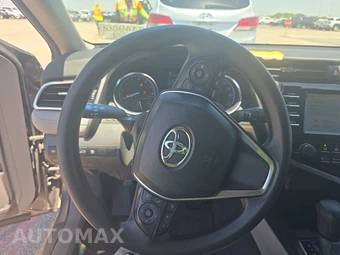 2018 Toyota Camry LE - miniatura 10