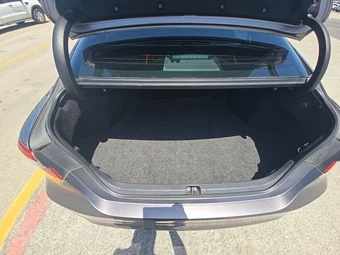2018 Toyota Camry LE - miniatura 16