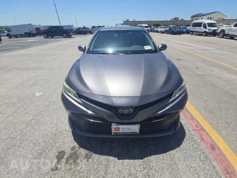 2018 Toyota Camry LE - miniatura 2