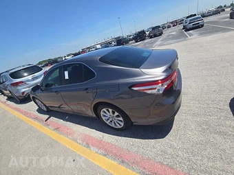 2018 Toyota Camry LE - miniatura 6