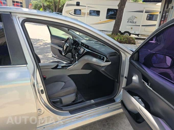 2018 Toyota Camry LE - miniatura 15