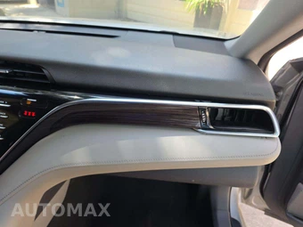2018 Toyota Camry LE - miniatura 16