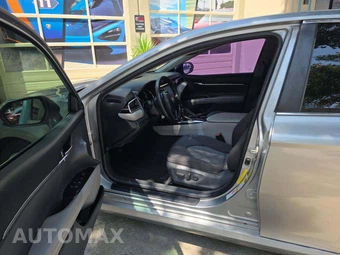 2018 Toyota Camry LE - miniatura 3