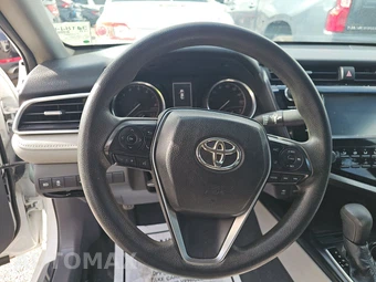 2018 Toyota Camry LE - miniatura 10