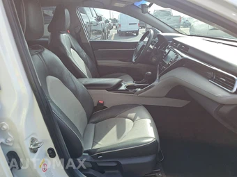 2018 Toyota Camry LE - miniatura 8