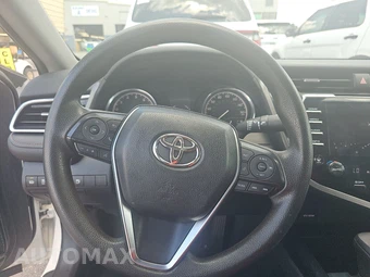 2018 Toyota Camry LE - miniatura 10