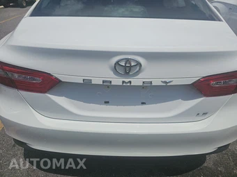 2018 Toyota Camry LE - miniatura 16