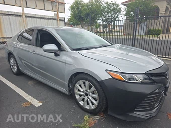 2018 Toyota Camry LE - miniatura 3