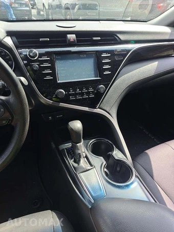 2018 Toyota Camry LE - miniatura 10