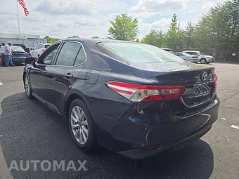 2018 Toyota Camry LE - miniatura 2