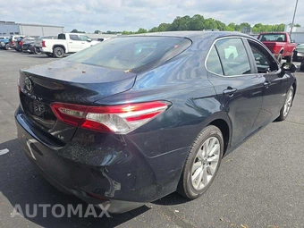 2018 Toyota Camry LE - miniatura 3