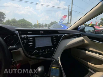 2018 Toyota Camry LE - miniatura 10