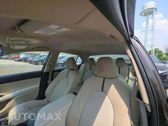 2018 Toyota Camry LE - miniatura 11