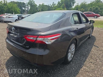 2018 Toyota Camry LE - miniatura 3
