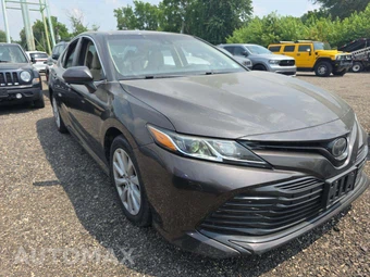 2018 Toyota Camry LE - miniatura 4