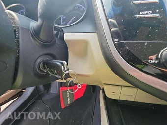 2018 Toyota Camry LE - miniatura 8