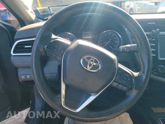 2018 Toyota Camry LE – miniatura 10