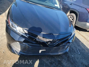 2018 Toyota Camry LE – miniatura 2
