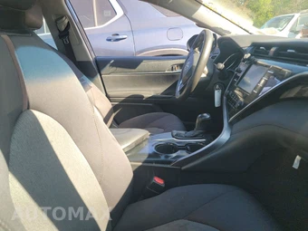 2018 Toyota Camry LE – miniatura 8