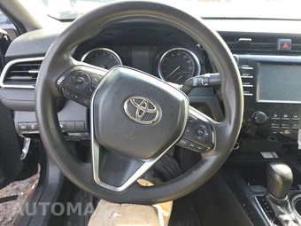 2018 Toyota Camry LE – miniatura 10