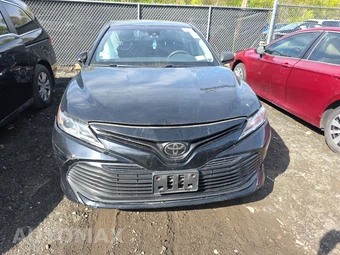 2018 Toyota Camry LE – miniatura 2