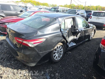 2018 Toyota Camry LE – miniatura 4