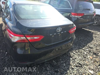 2018 Toyota Camry LE – miniatura 5