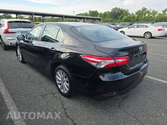 2018 Toyota Camry LE - miniatura 6