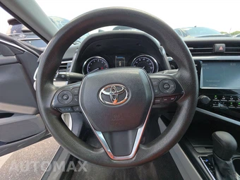 2018 Toyota Camry LE - miniatura 10