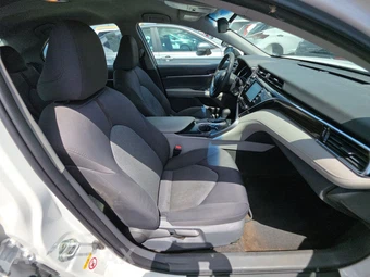 2018 Toyota Camry LE - miniatura 8