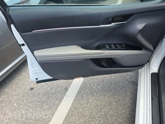 2018 Toyota Camry LE - miniatura 9