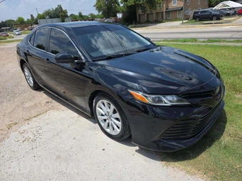 2018 Toyota Camry LE - miniatura 4