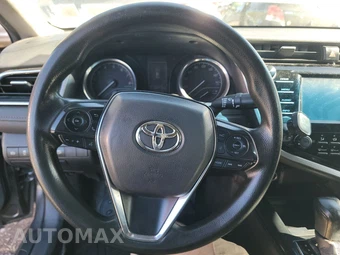 2018 Toyota Camry LE – miniatura 10
