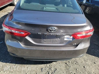 2018 Toyota Camry LE – miniatura 16