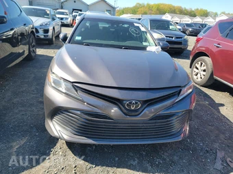 2018 Toyota Camry LE – miniatura 2