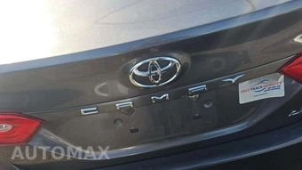 2018 Toyota Camry LE – miniatura 30