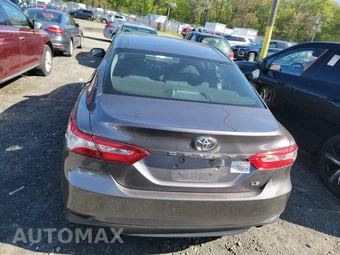 2018 Toyota Camry LE – miniatura 5