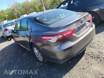2018 Toyota Camry LE – miniatura 6
