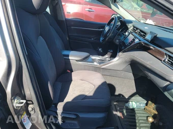 2018 Toyota Camry LE – miniatura 8