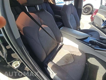 2018 Toyota Camry LE - miniatura 18