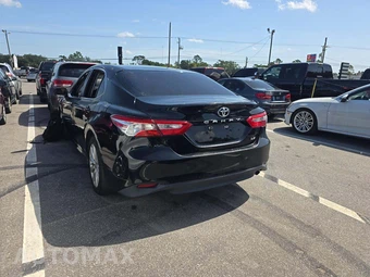 2018 Toyota Camry LE - miniatura 2