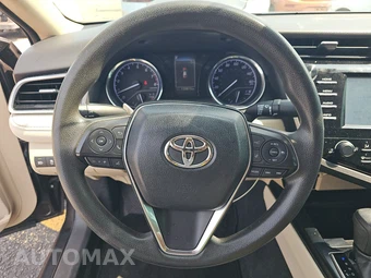 2018 Toyota Camry LE - miniatura 10