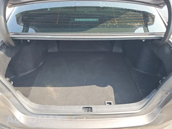 2018 Toyota Camry LE - miniatura 17