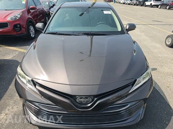 2018 Toyota Camry LE - miniatura 2