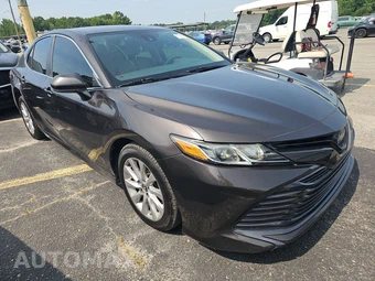 2018 Toyota Camry LE - miniatura 3