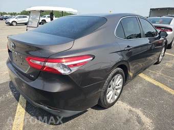 2018 Toyota Camry LE - miniatura 4