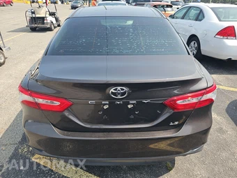 2018 Toyota Camry LE - miniatura 5
